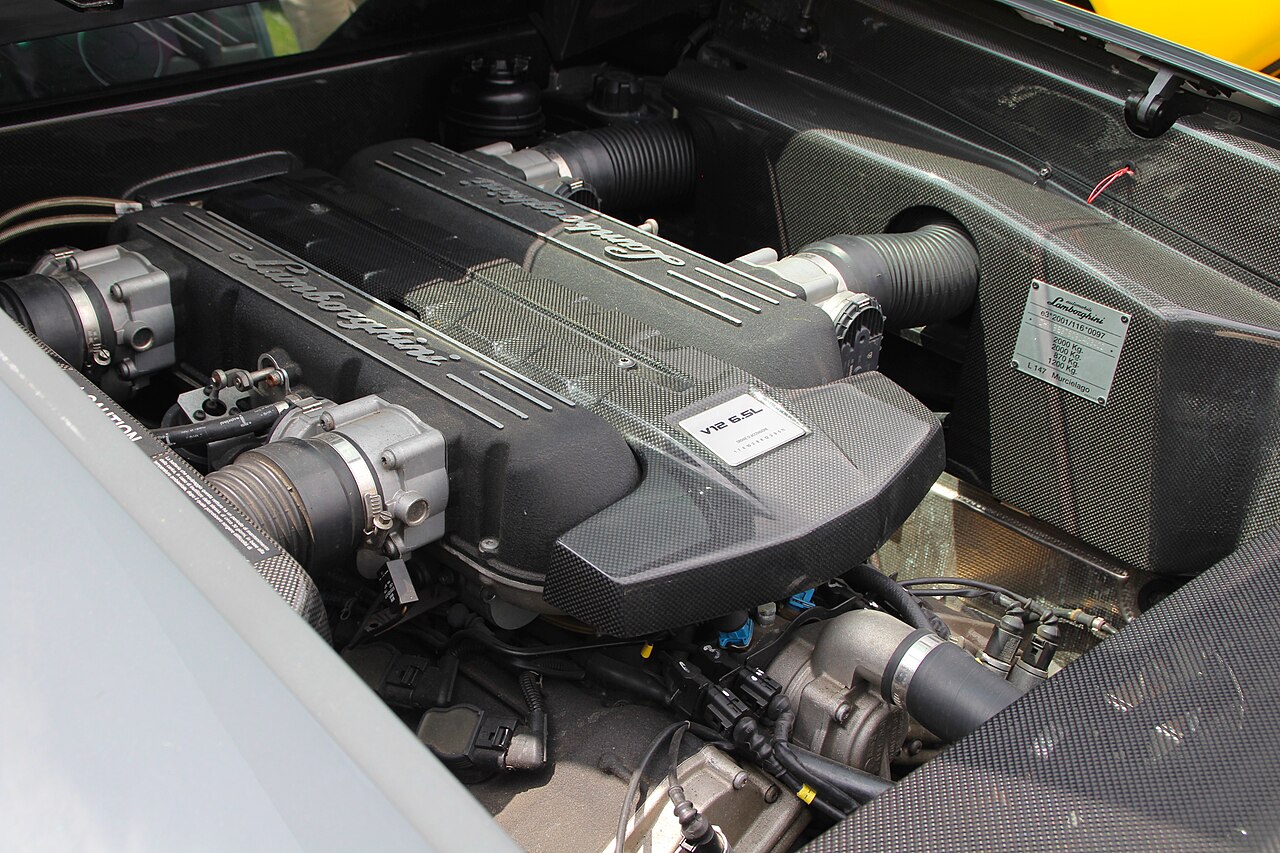 Engine bay, LP640 model line